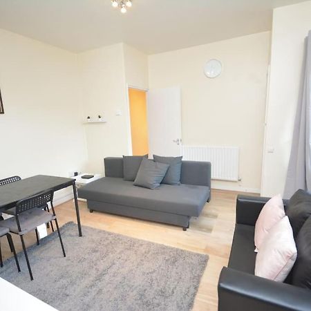 Lovely 4 Bedroom Apartment Close To The City Walking Distance From The Rivere View London Exterior foto
