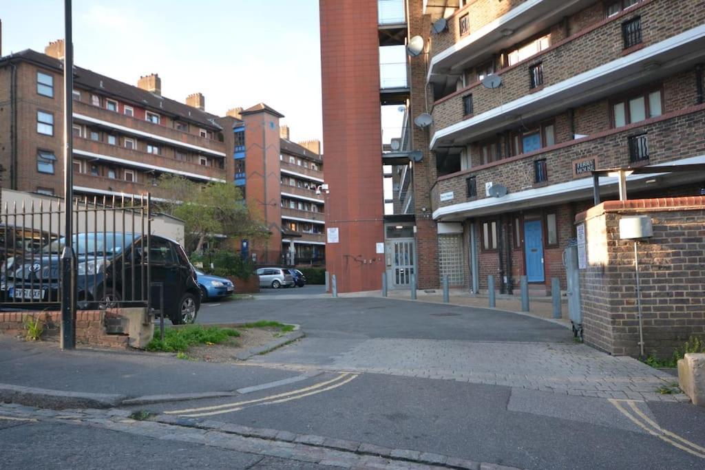 Lovely 4 Bedroom Apartment Close To The City Walking Distance From The Rivere View London Exterior foto