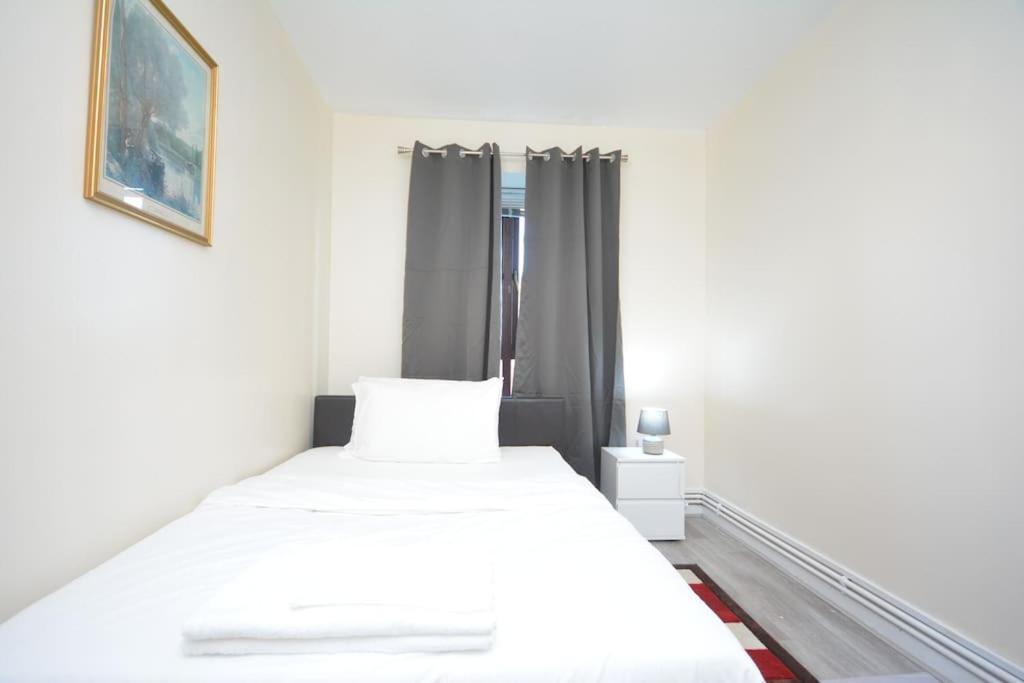Lovely 4 Bedroom Apartment Close To The City Walking Distance From The Rivere View London Exterior foto