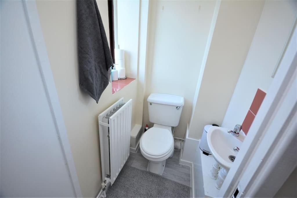 Lovely 4 Bedroom Apartment Close To The City Walking Distance From The Rivere View London Exterior foto