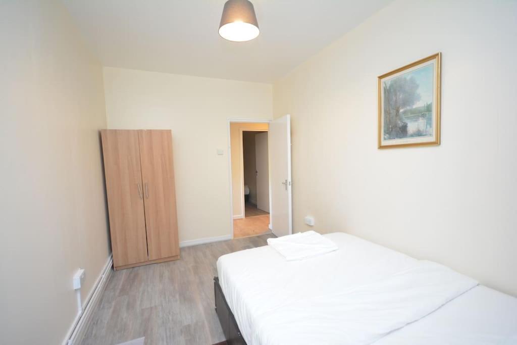 Lovely 4 Bedroom Apartment Close To The City Walking Distance From The Rivere View London Exterior foto