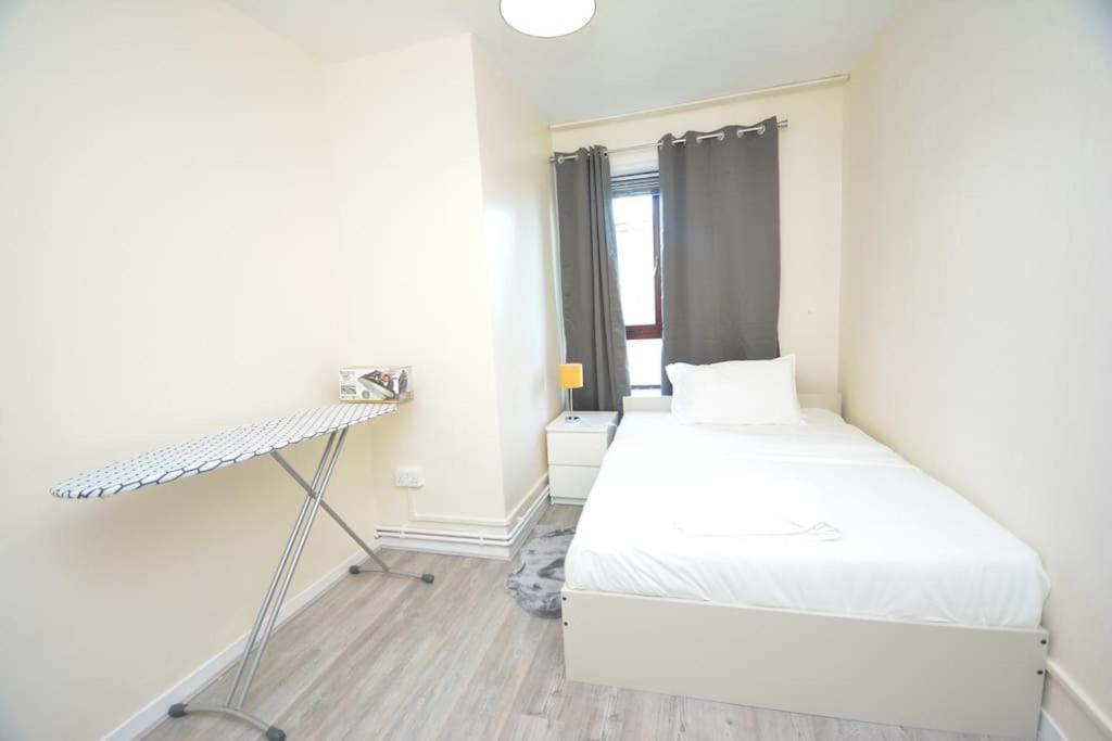 Lovely 4 Bedroom Apartment Close To The City Walking Distance From The Rivere View London Exterior foto