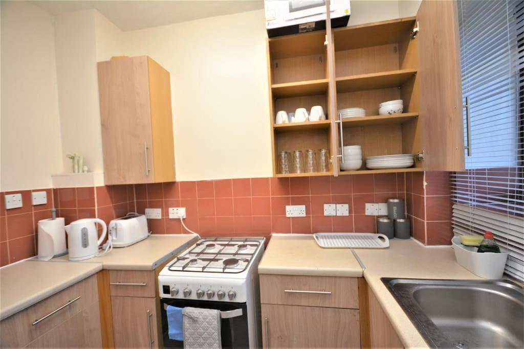 Lovely 4 Bedroom Apartment Close To The City Walking Distance From The Rivere View London Exterior foto