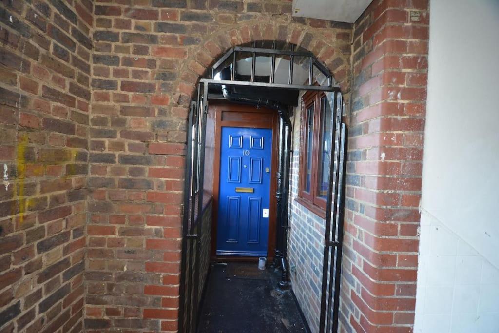 Lovely 4 Bedroom Apartment Close To The City Walking Distance From The Rivere View London Exterior foto