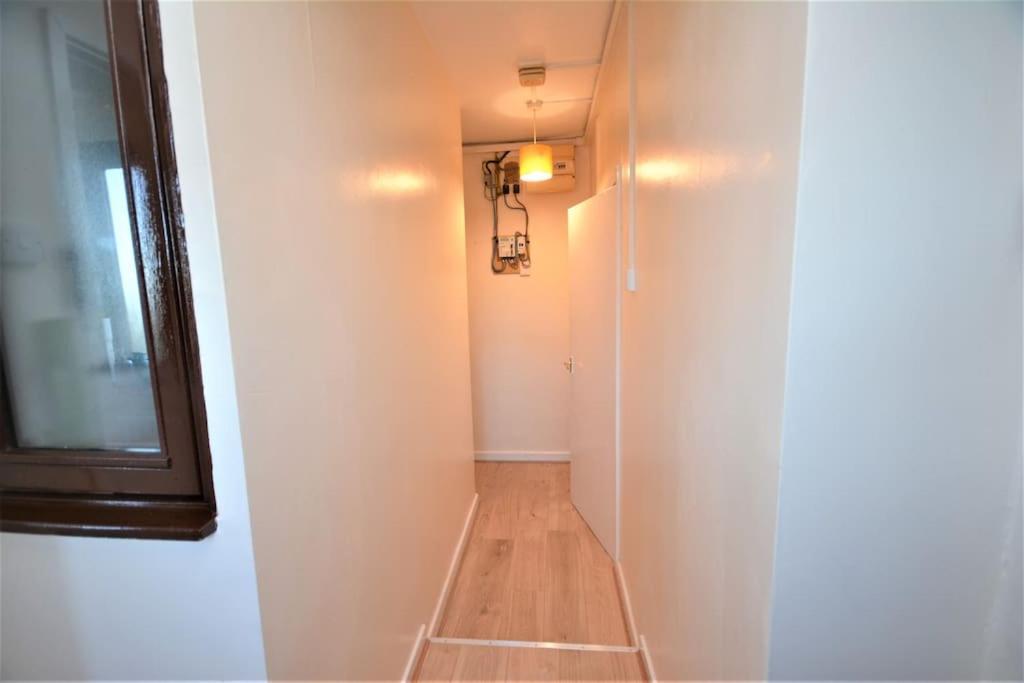 Lovely 4 Bedroom Apartment Close To The City Walking Distance From The Rivere View London Exterior foto