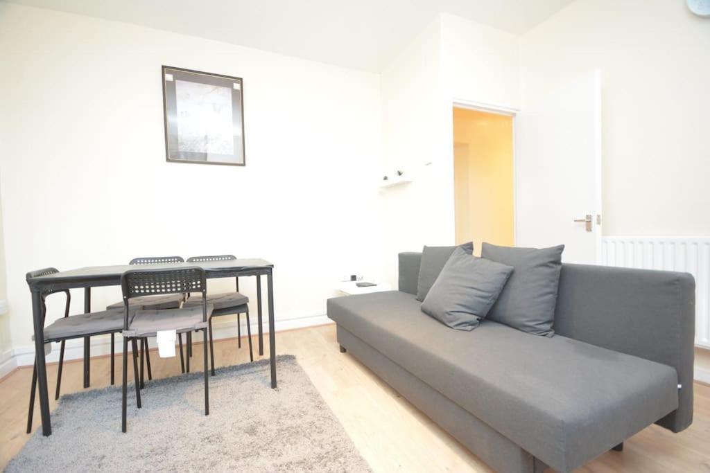Lovely 4 Bedroom Apartment Close To The City Walking Distance From The Rivere View London Exterior foto